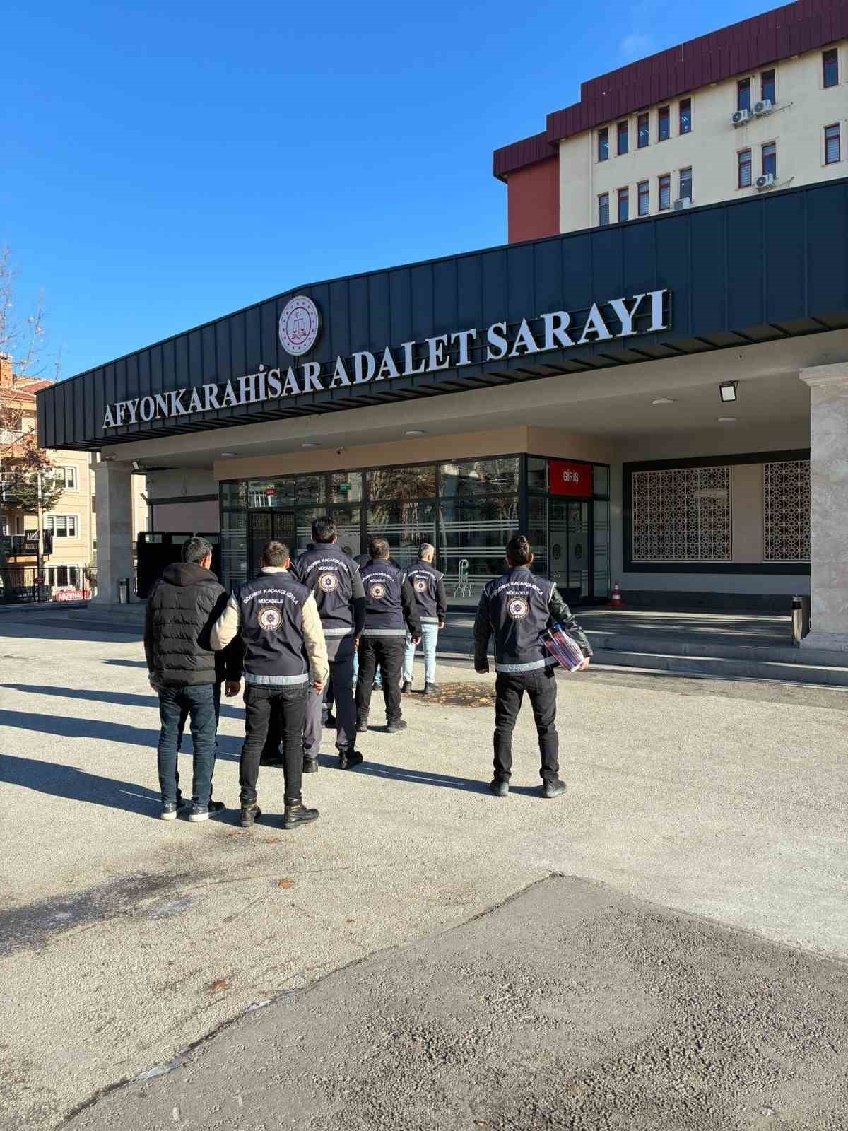 Düzensiz göçmen operasyonunda 4 kişi tutuklandı