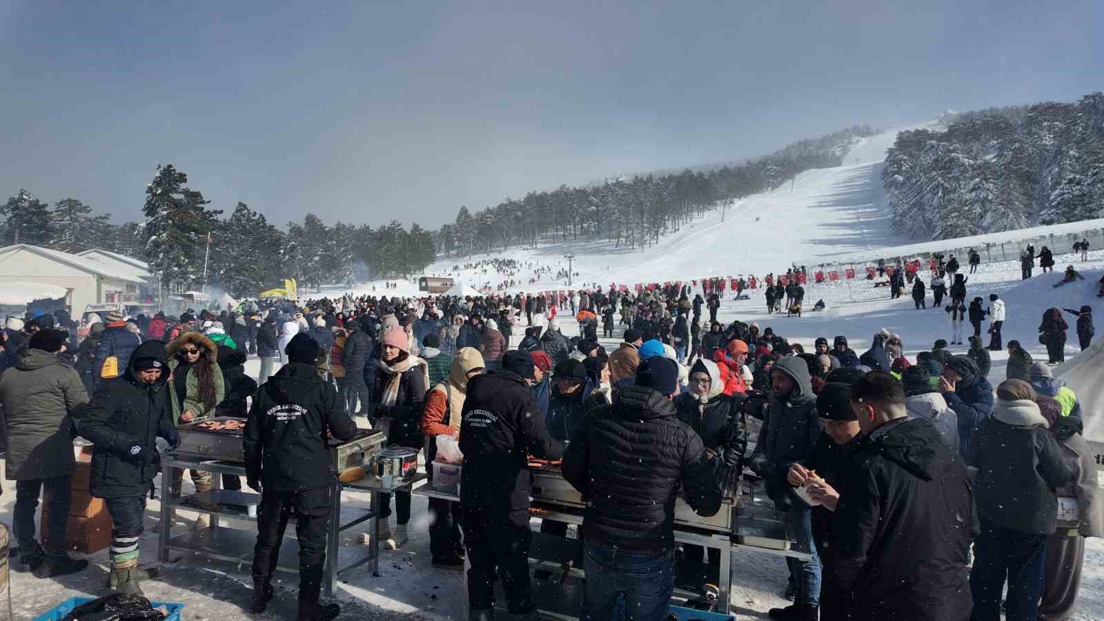 Egenin zirvesinde şölen: Gediz Murat Dağında on binler buluştu