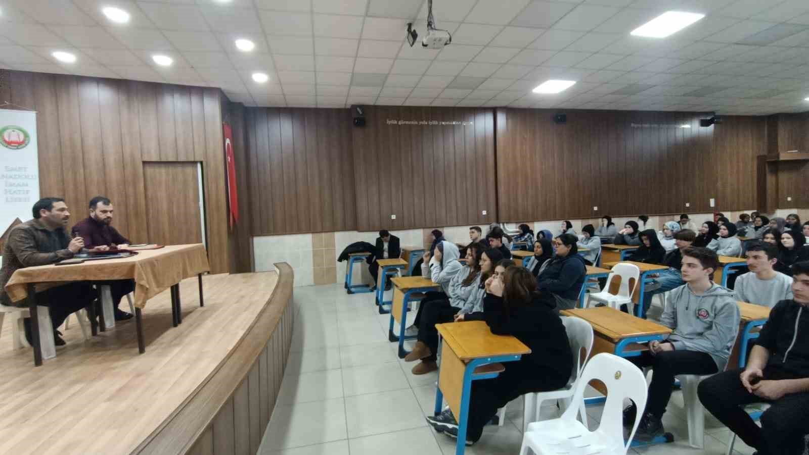 Emet AİHLde Kariyer Söyleşisi düzenlendi