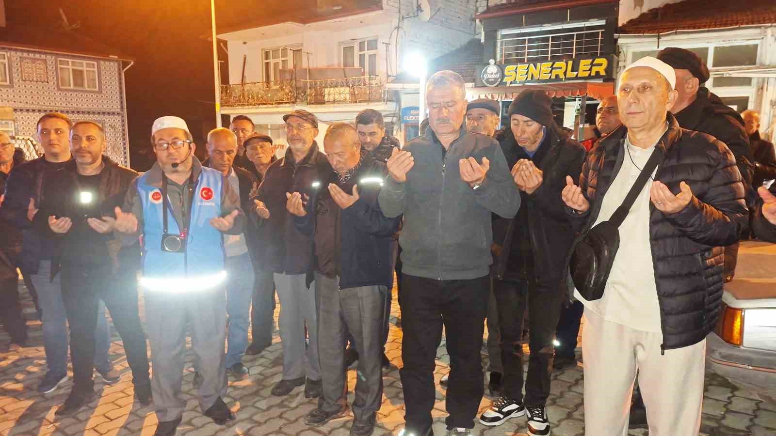 Emet ve Hisarcıktan 33 kişilik umre kafilesi dualarla uğurlandı