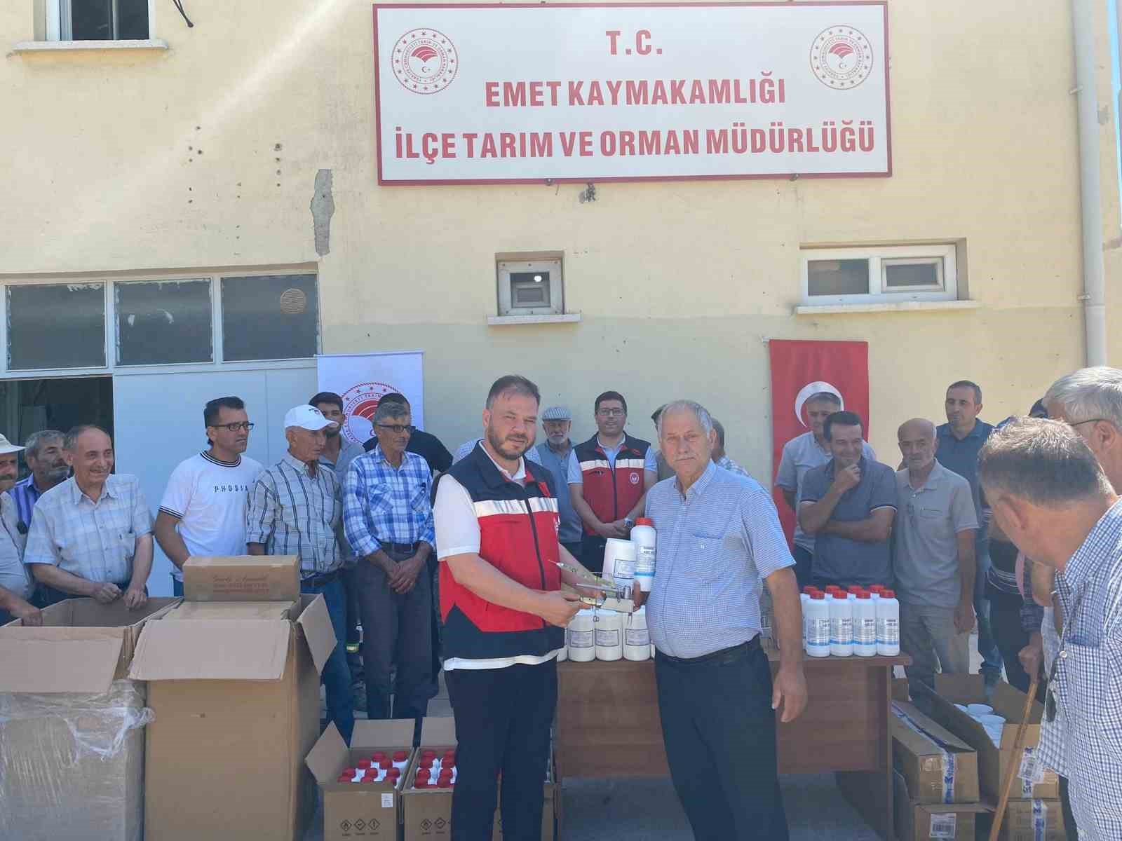 52 arıcıya fümigasyon cihazı, oksalit asit ve formik asit dağıtıldı