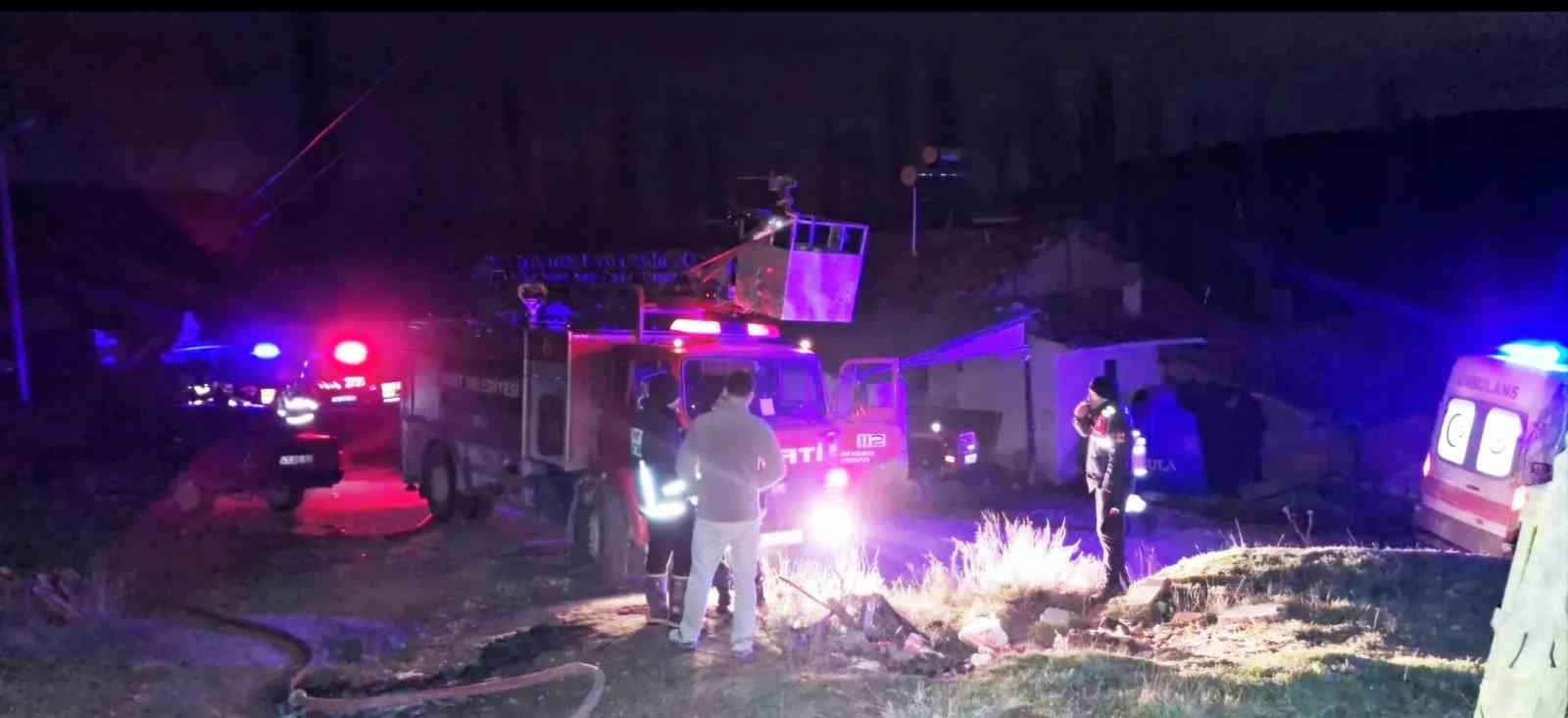 Emette ahşap evde çıkan yangın büyümeden söndürüldü