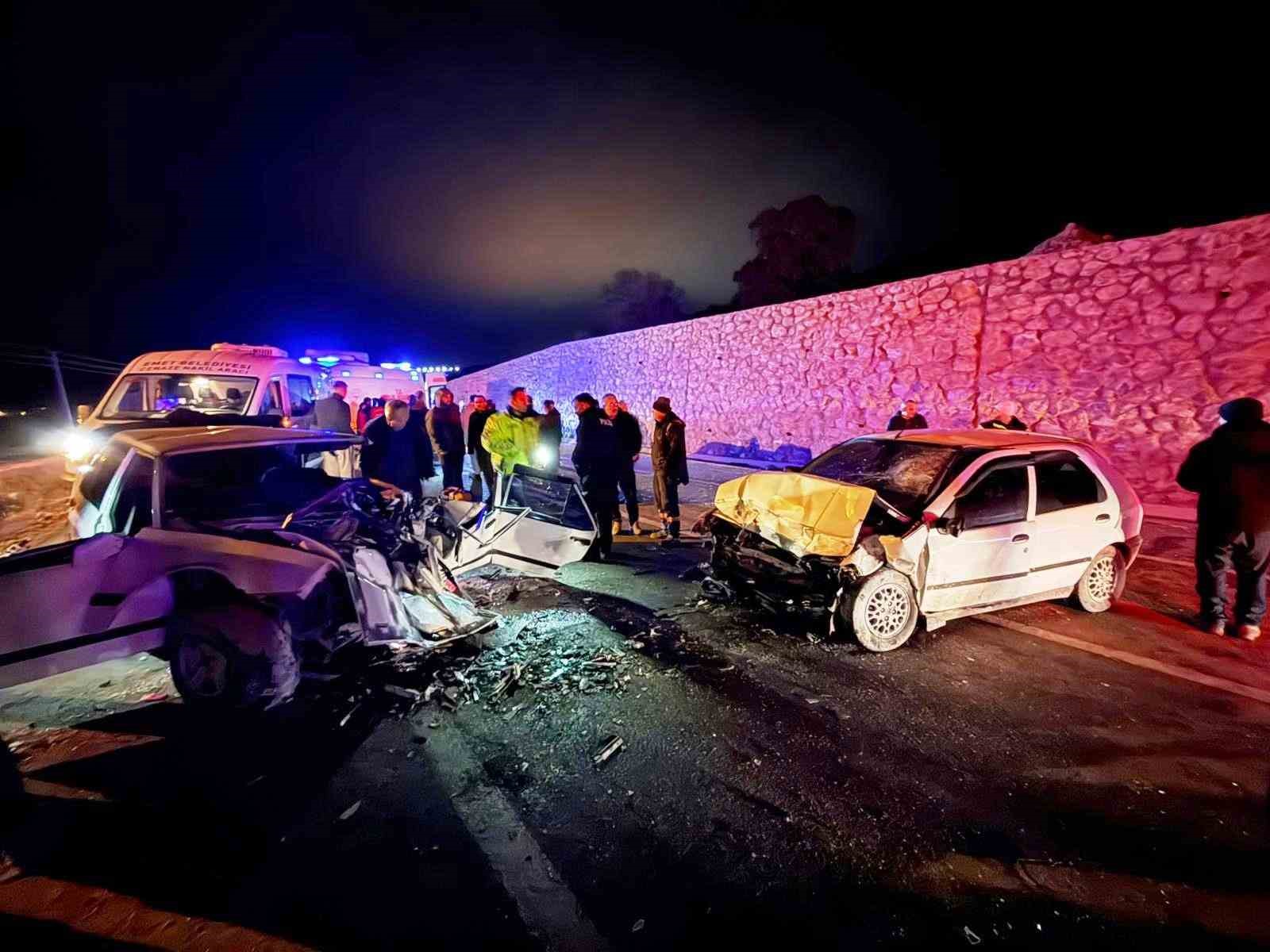 Emette iki araç kafa kafaya çarpıştı: 4 yaralı