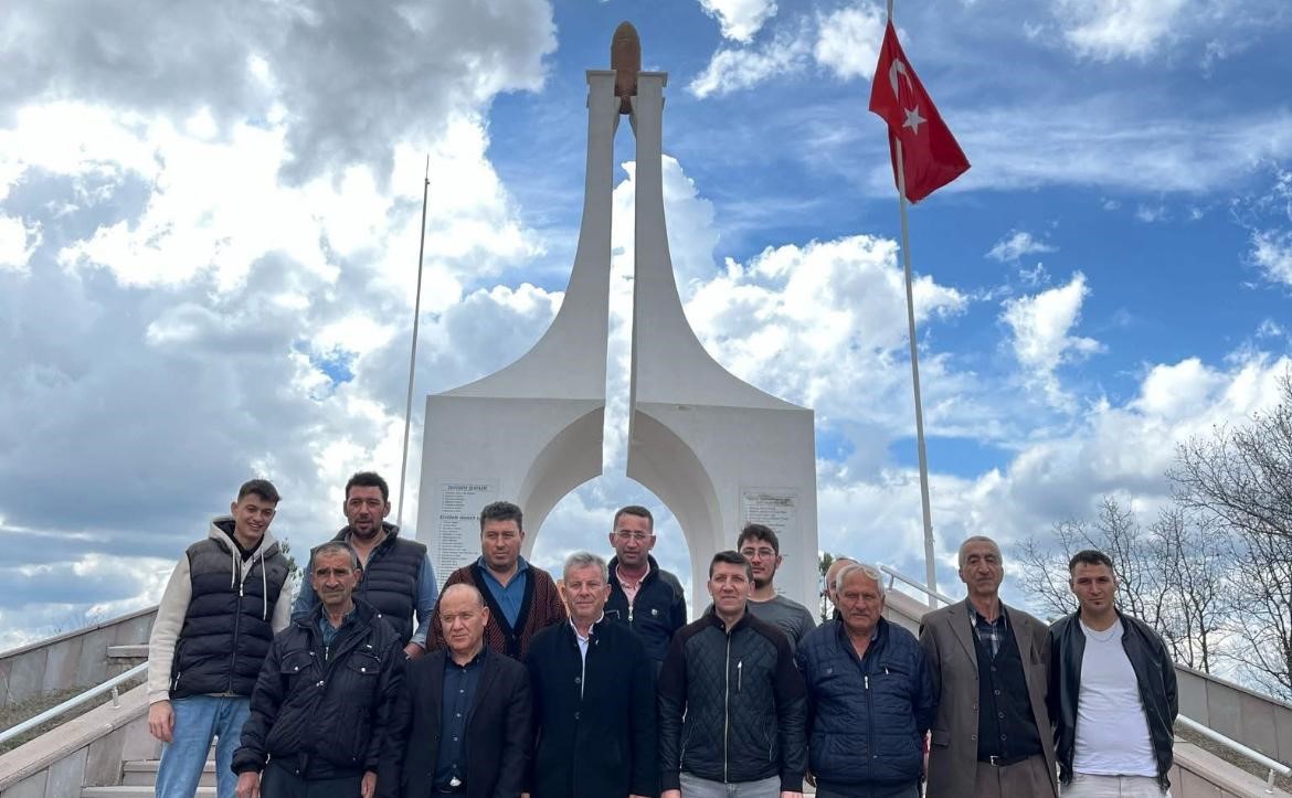 Köylülerden şehitlik ziyareti ve coşkulu bayram kutlaması