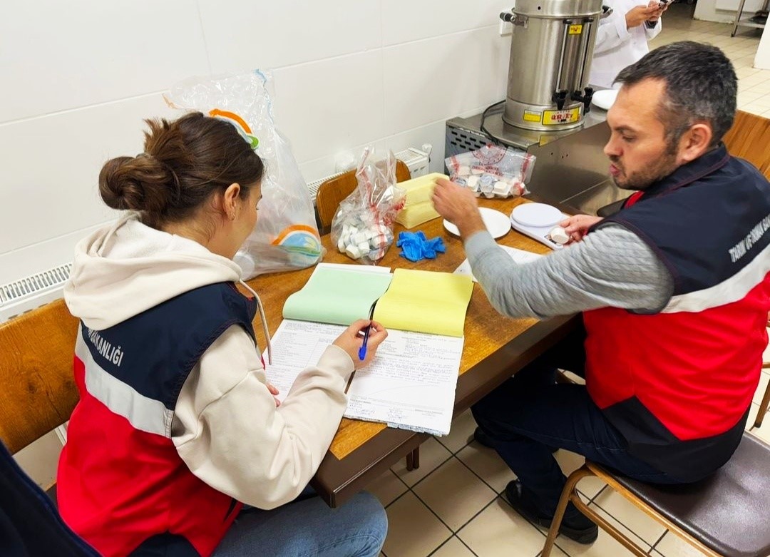 Emet'te KYK yurdu ve hastaneden analiz için numune alındı