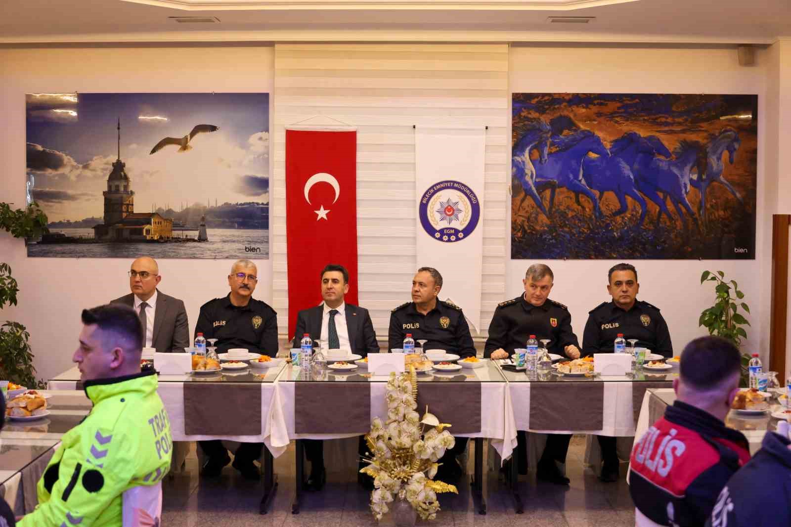 Emniyet personelleriyle iftar programı