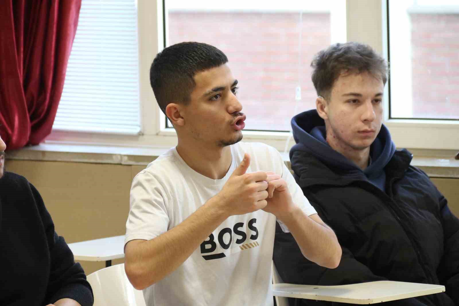 Engelleri kaldıran Türkiyenin ilk ve tek yükseköğretim kurumu 32 yıldır hizmet veriyor