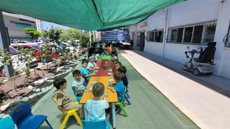 Engelsiz Kuran Kursunda aşure etkinliği
