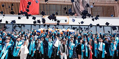 Eskişehir'in marka okulunda mezuniyet coşkusu