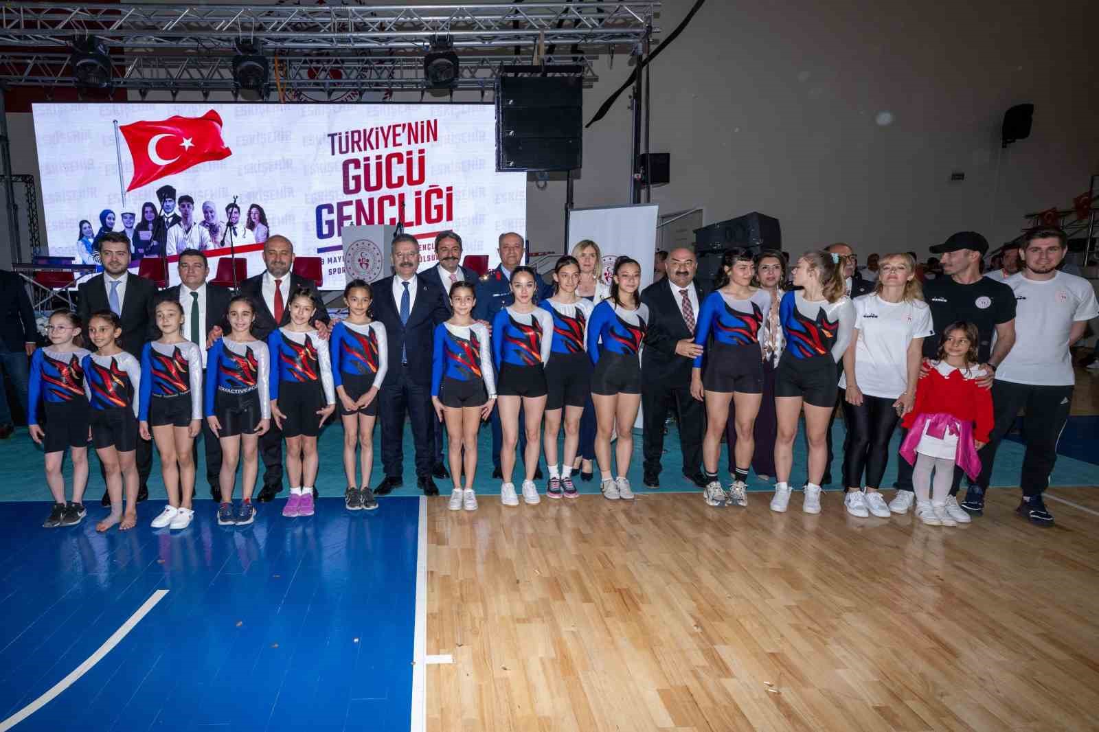 Eskişehirde 19 Mayıs Atatürkü Anma, Gençlik ve Spor Bayramı coşkuyla kutlandı
