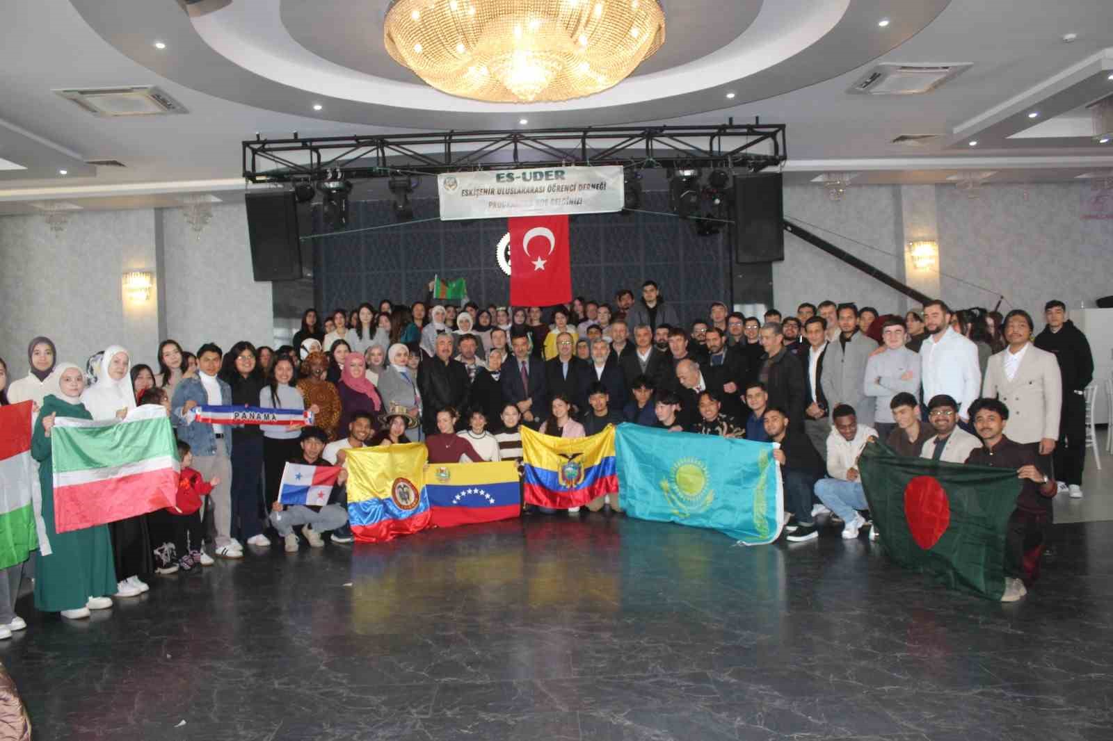 Eskişehirde 55 ülkeden öğrenci kahvaltı programında buluştu