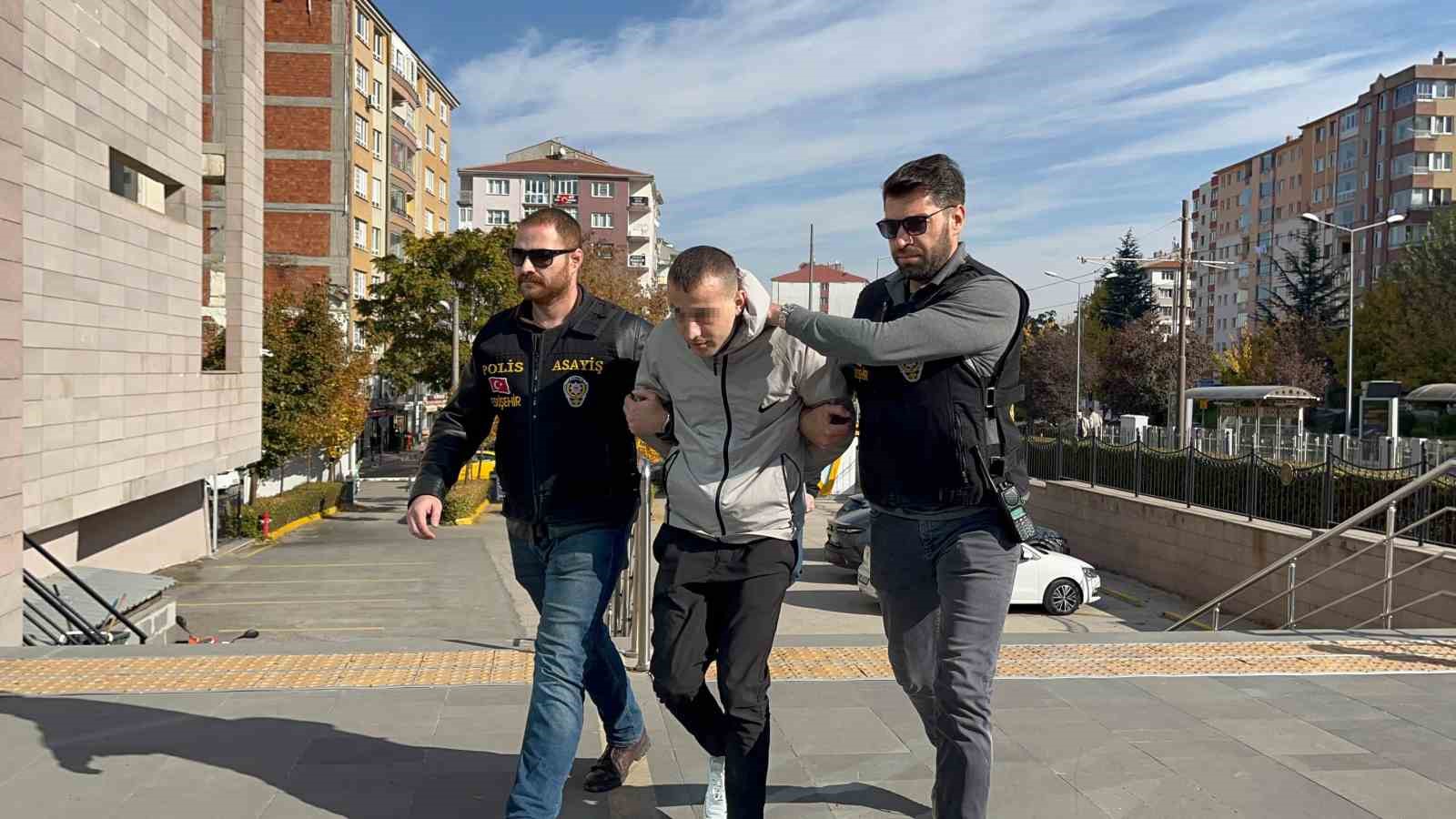 Eskişehir'de aynı gecede 2 ayrı silahlı saldırı yapan şahıs adliyede