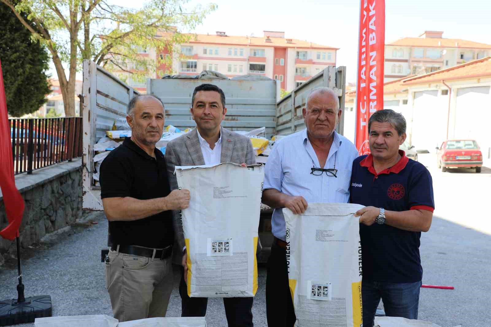 Eskişehir'de çiftçilere kanola tohumu desteği verildi