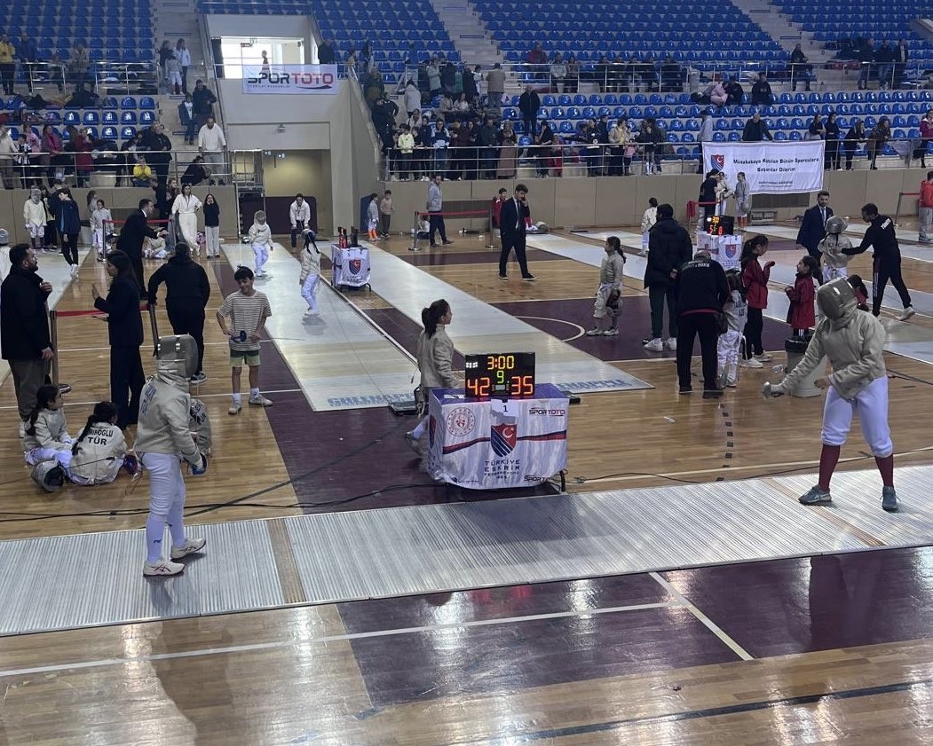 Eskişehirde Eskrim Kılıç Türkiye Kupası heyecanı yaşandı