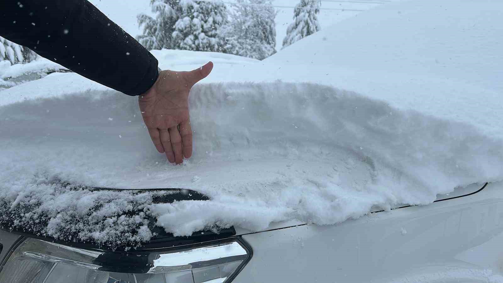 Eskişehir'de kar kalınlığı 25 santimetreyi geçti, yollar kapandı