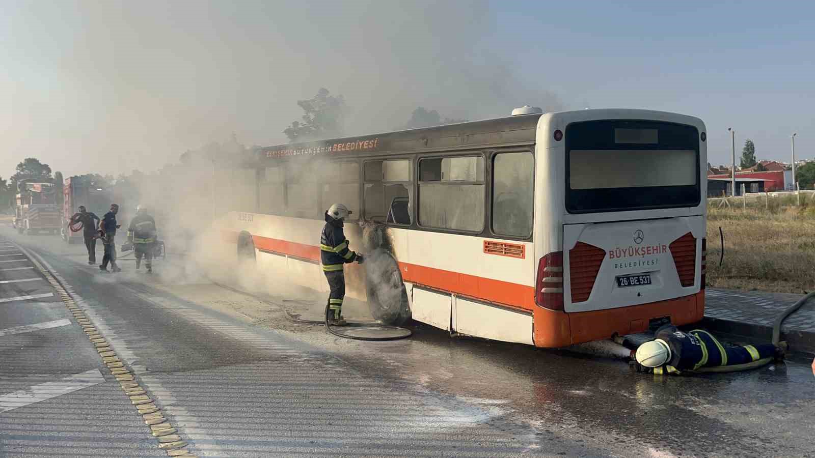 Eskişehirde yolcu otobüsü yandı: 1 yaralı