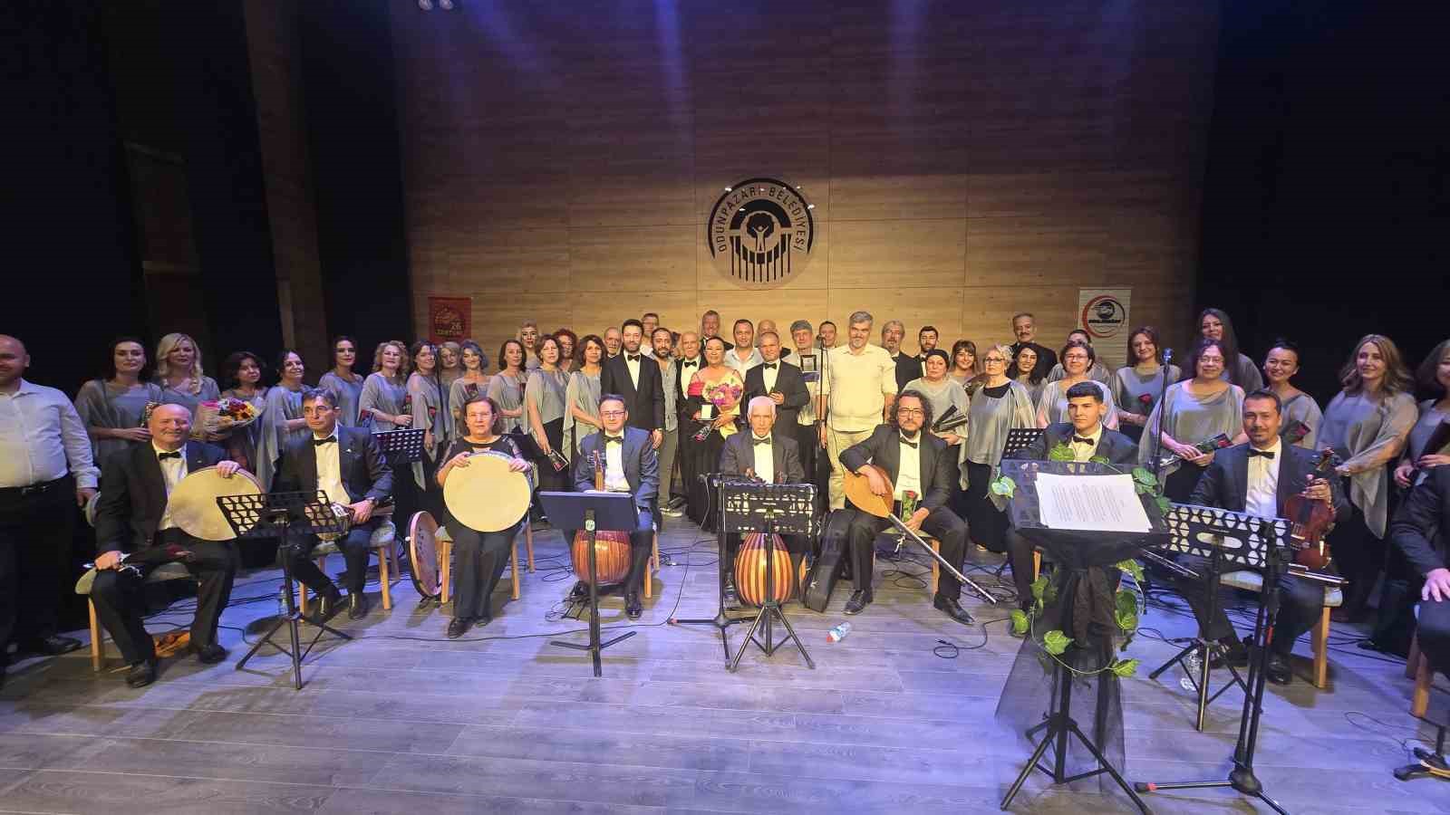 Eskişehirde Zodyak Ezgiler Türk Müziği Konseri yoğun ilgiyle izlendi