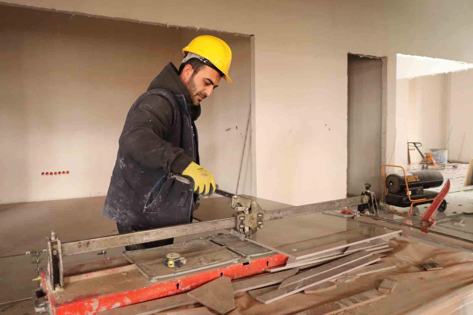 Eskişehirin ayazında inşaatta bahar havası