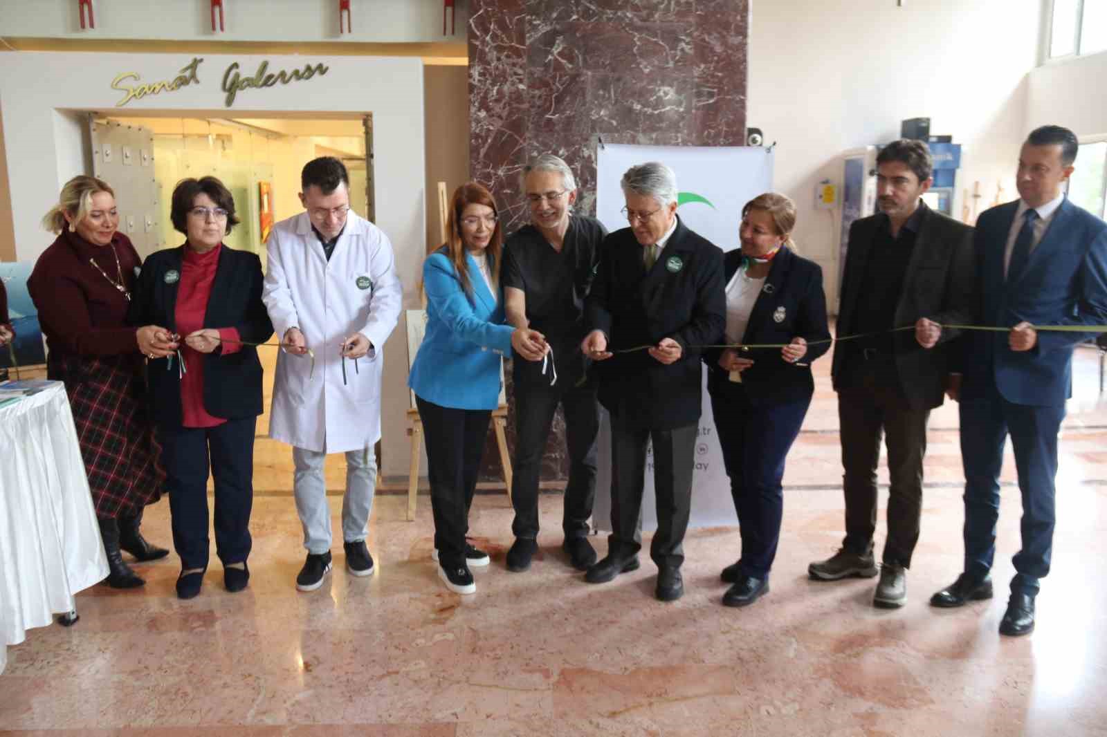 ESOGÜ'de bağımlılık temalı karikatür sergisi açıldı