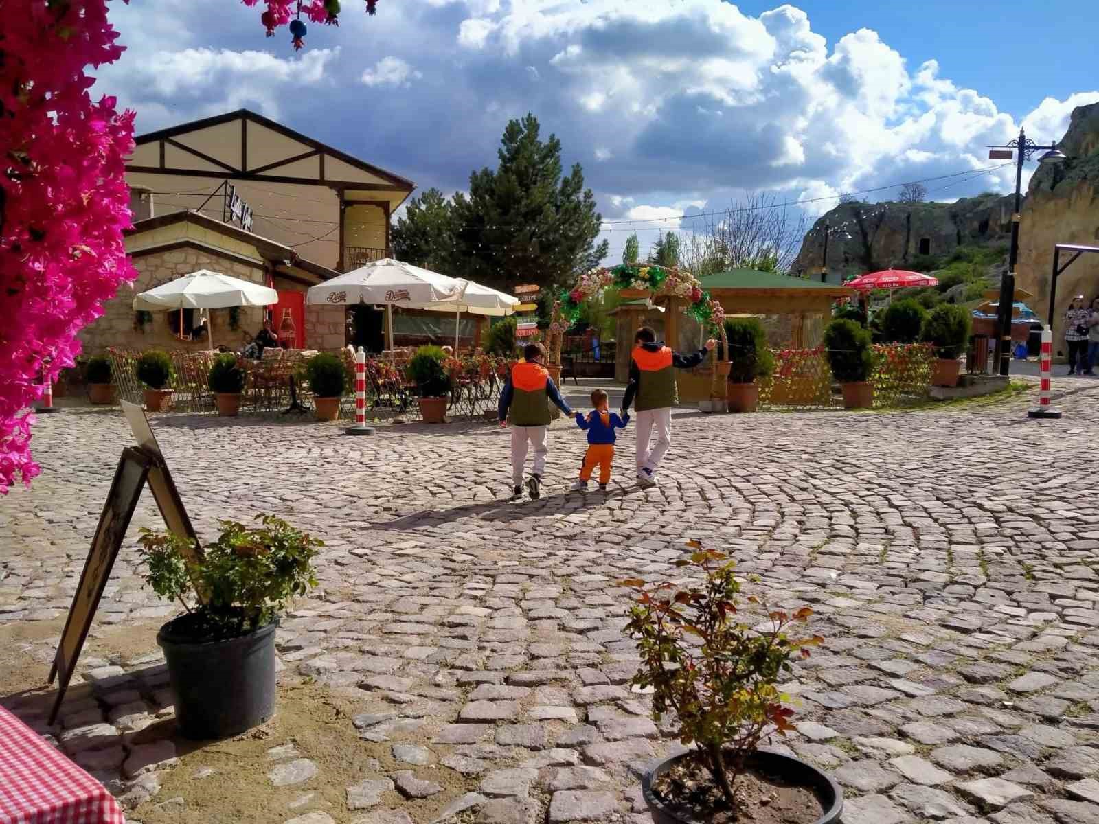 Frig Vadisi Ayazini'nde turizm sezonu başladı