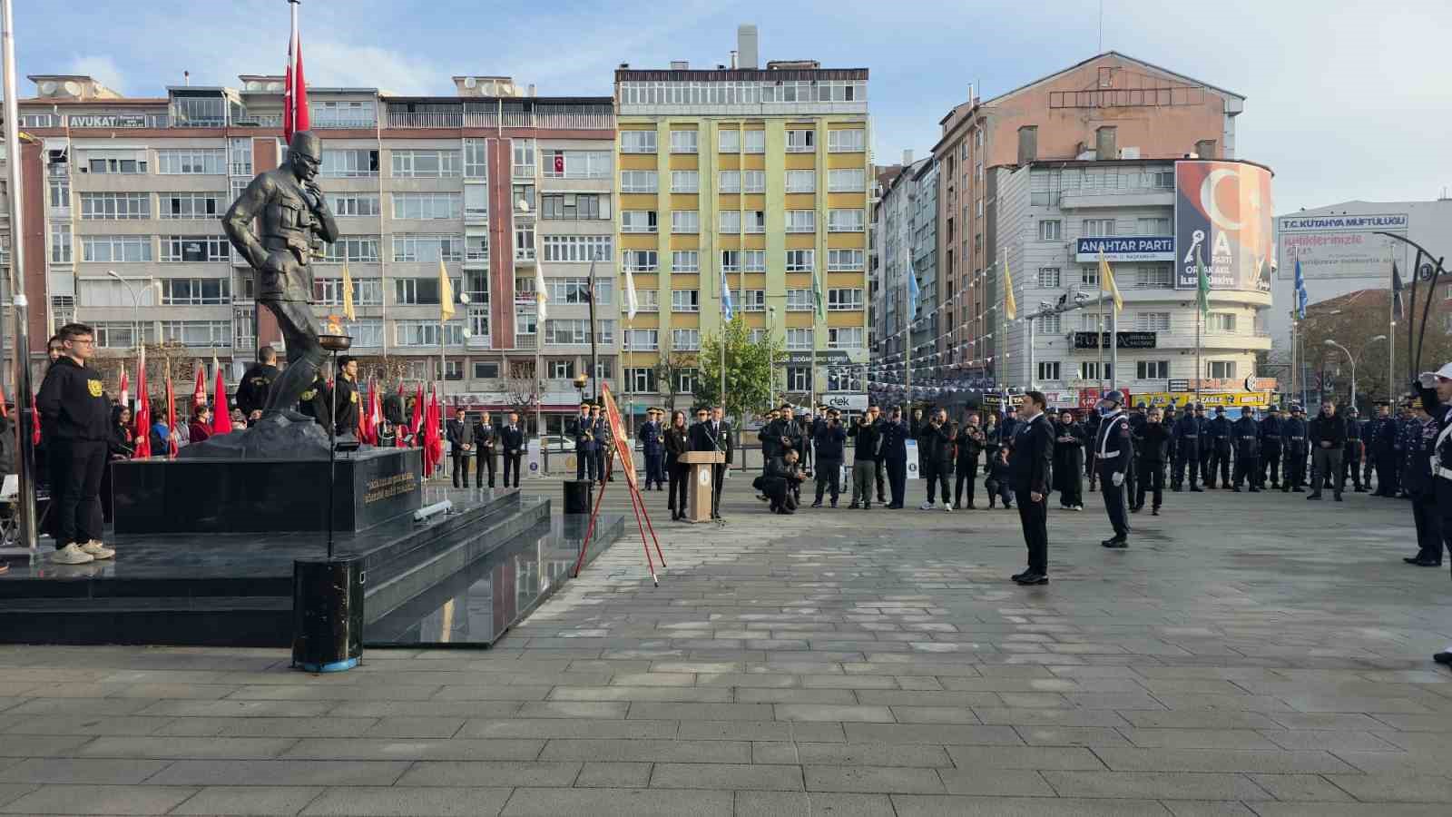 Gazi Mustafa Kemal Atatürk, vefatının 87. yıl dönümünde Kütahyada düzenlenen törenle anıldı