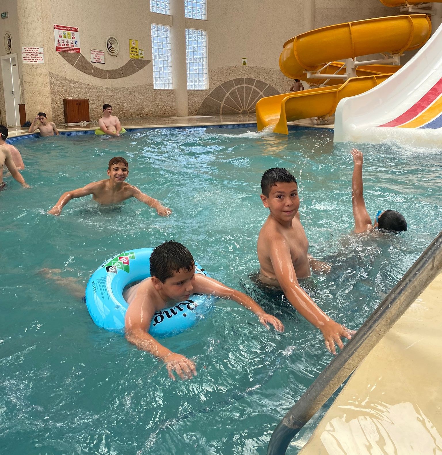 Gediz Belediyesinden öğrencilere aquapark sürprizi