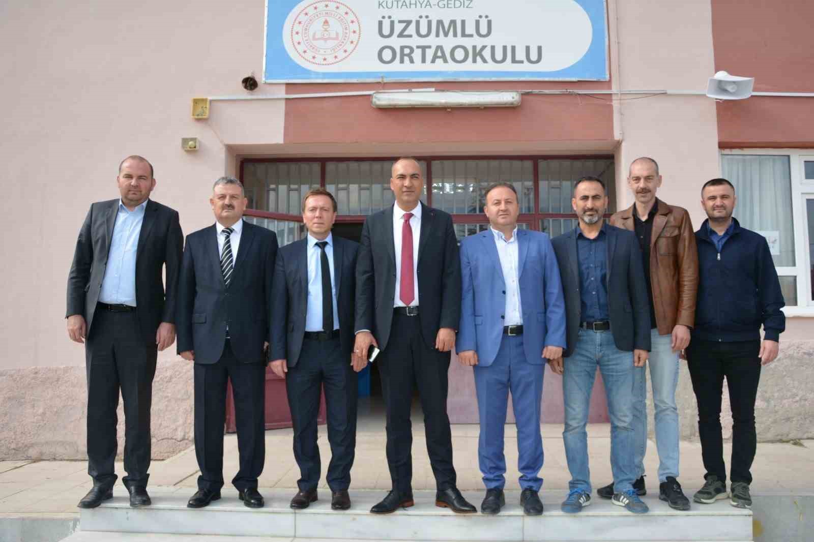 Gediz Halk Eğitimi Merkezinden ihtiyaç sahibi öğrencilere el emeği kış desteği