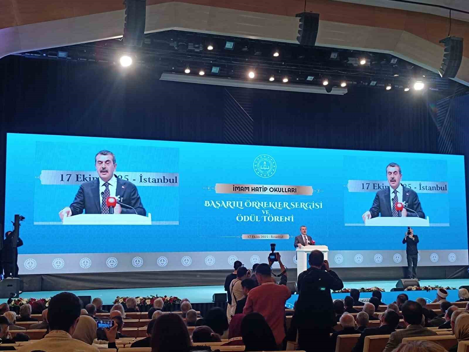 Gediz Kız Anadolu İmam Hatip Lisesinin Kırık Çerçeve adlı kısa filmi Türkiye birincisi oldu