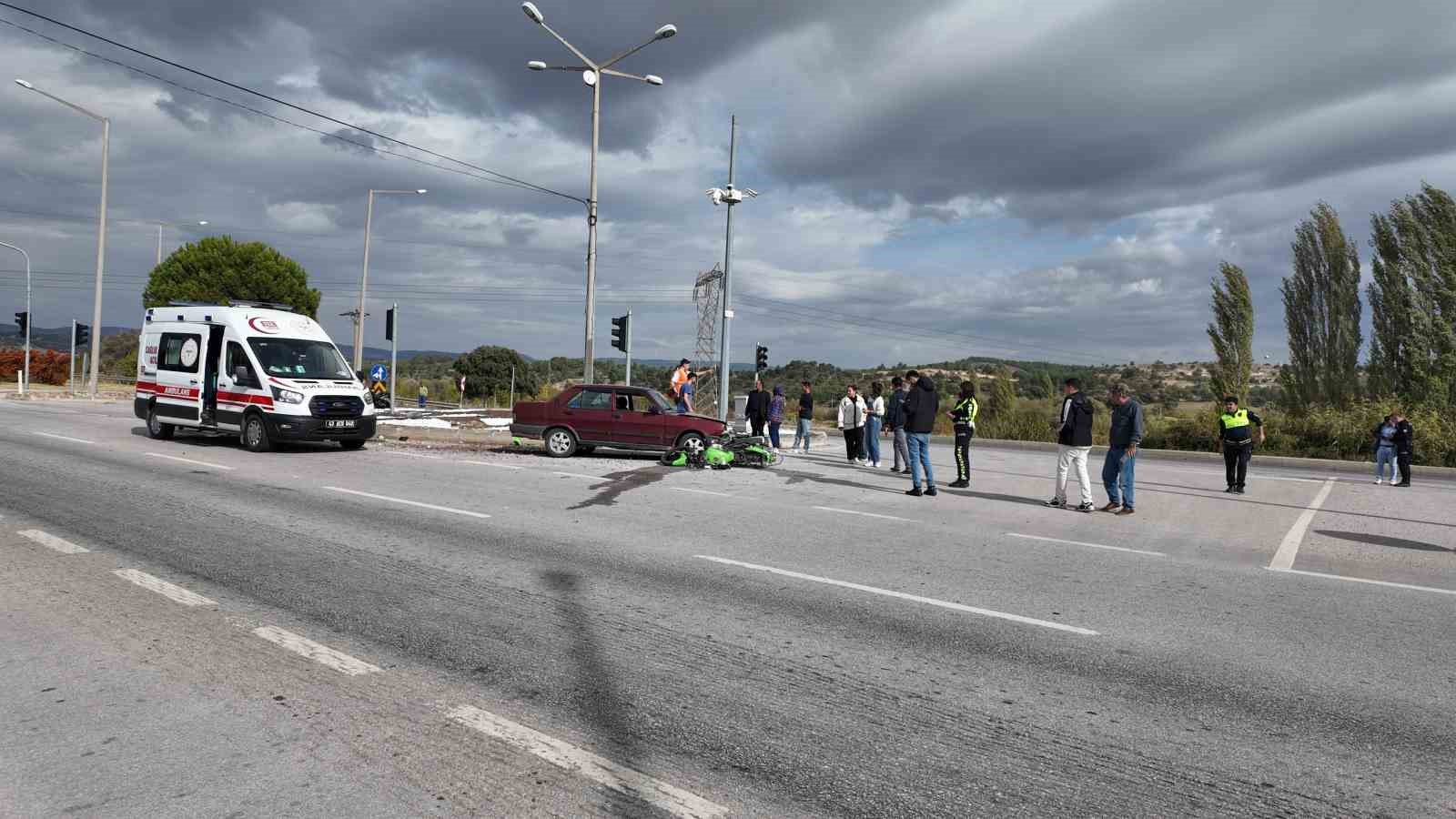 Gedizde kırmızı ışık ihlali yaralamalı trafik kazasını sebep oldu