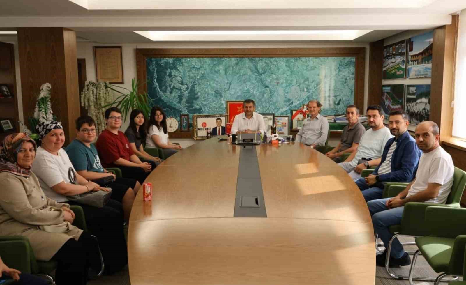 Gedizin LGS gururları Başkan Akel tarafından ödüllendirildi