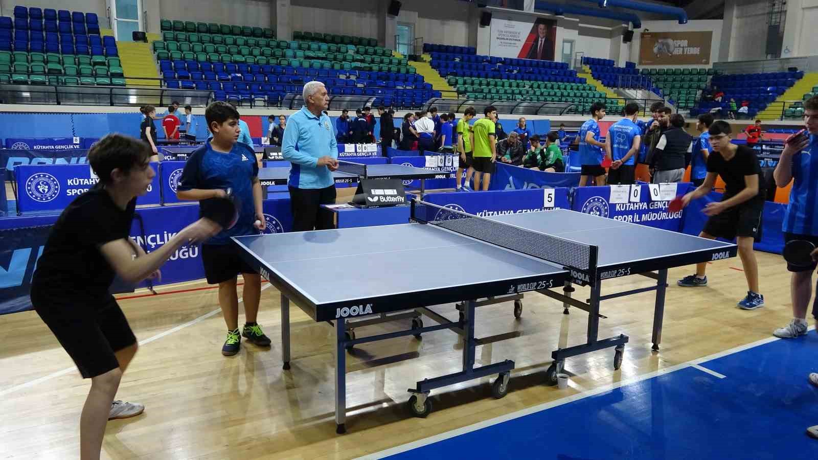 Gençler Masa Tenisi Güneybatı Bölge müsabakaları Kütahyada başladı