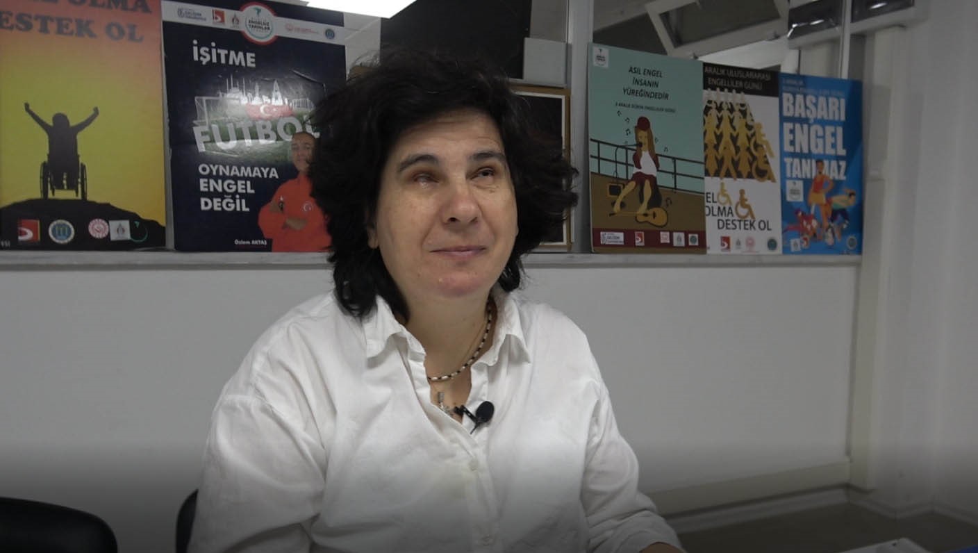 Görme engelli 3 çocuk annesi Çiler Kocamanın Braille alfabesiyle okuma azmi