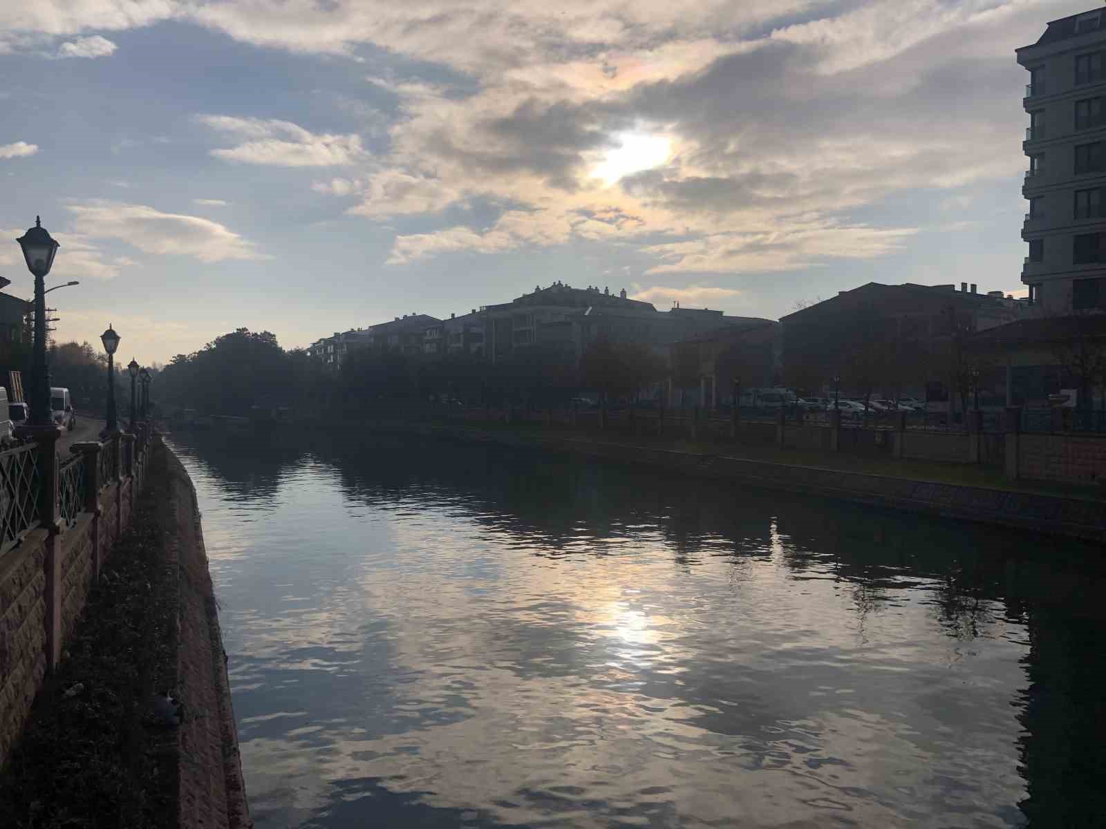 Güneş ve Porsuk Çayının uyumu ortaya kartpostallık görüntüler çıkardı