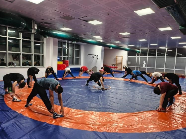 Güreş minderinde güç ve teknik bir arada