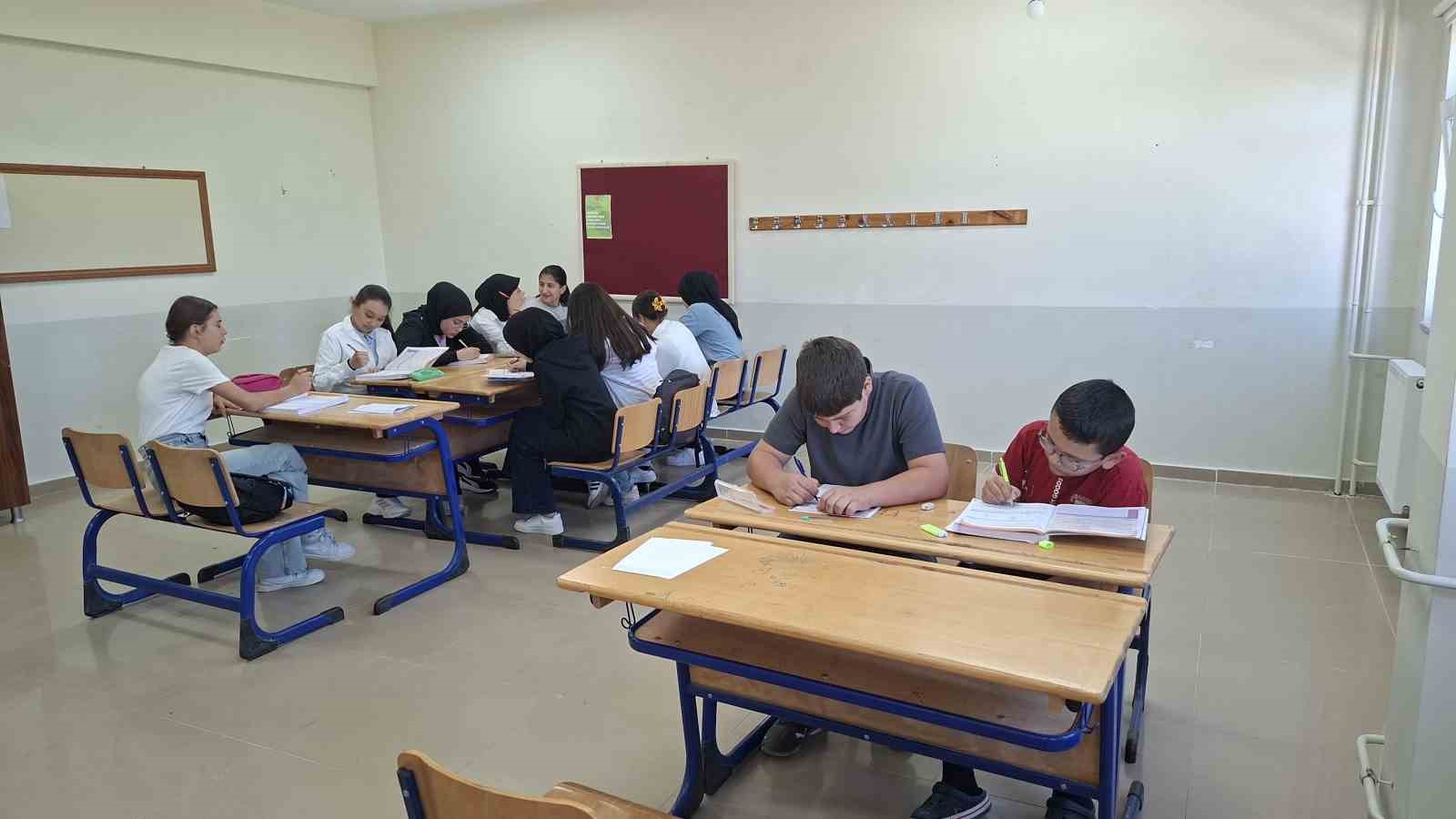 Hisarcık AİHLde Yaz Akran Öğrenme Kampı başladı