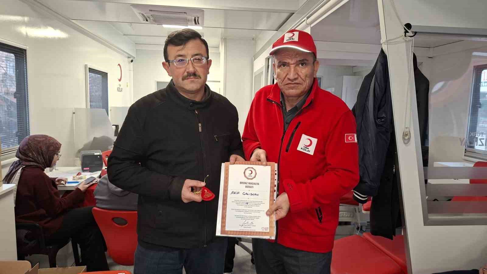 15 ünite kan bağışlayan vatandaşa bronz madalya