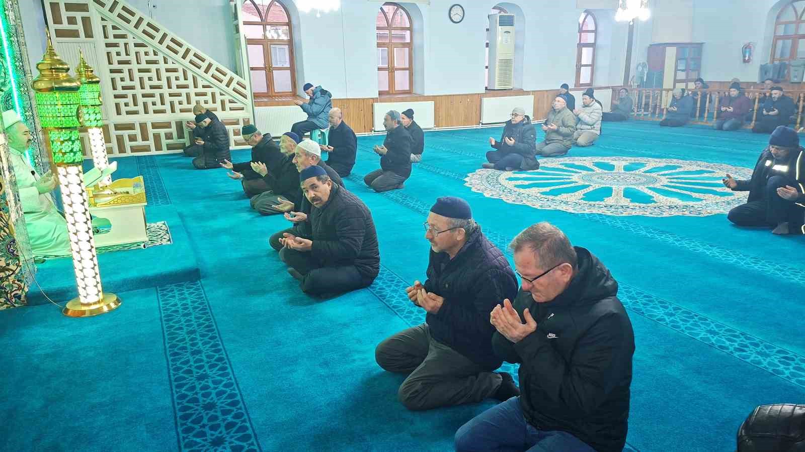 Hisarcıkta 2026ya Huzurda Başlıyoruz temalı sabah namazı buluşması