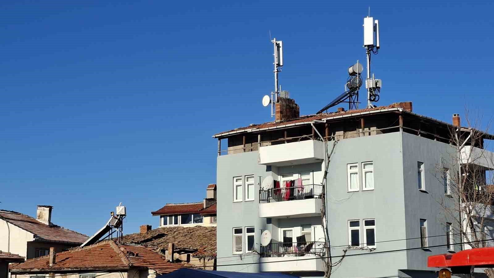 Hisarcıkta mahalle sakinlerinden baz istasyonuna tepki