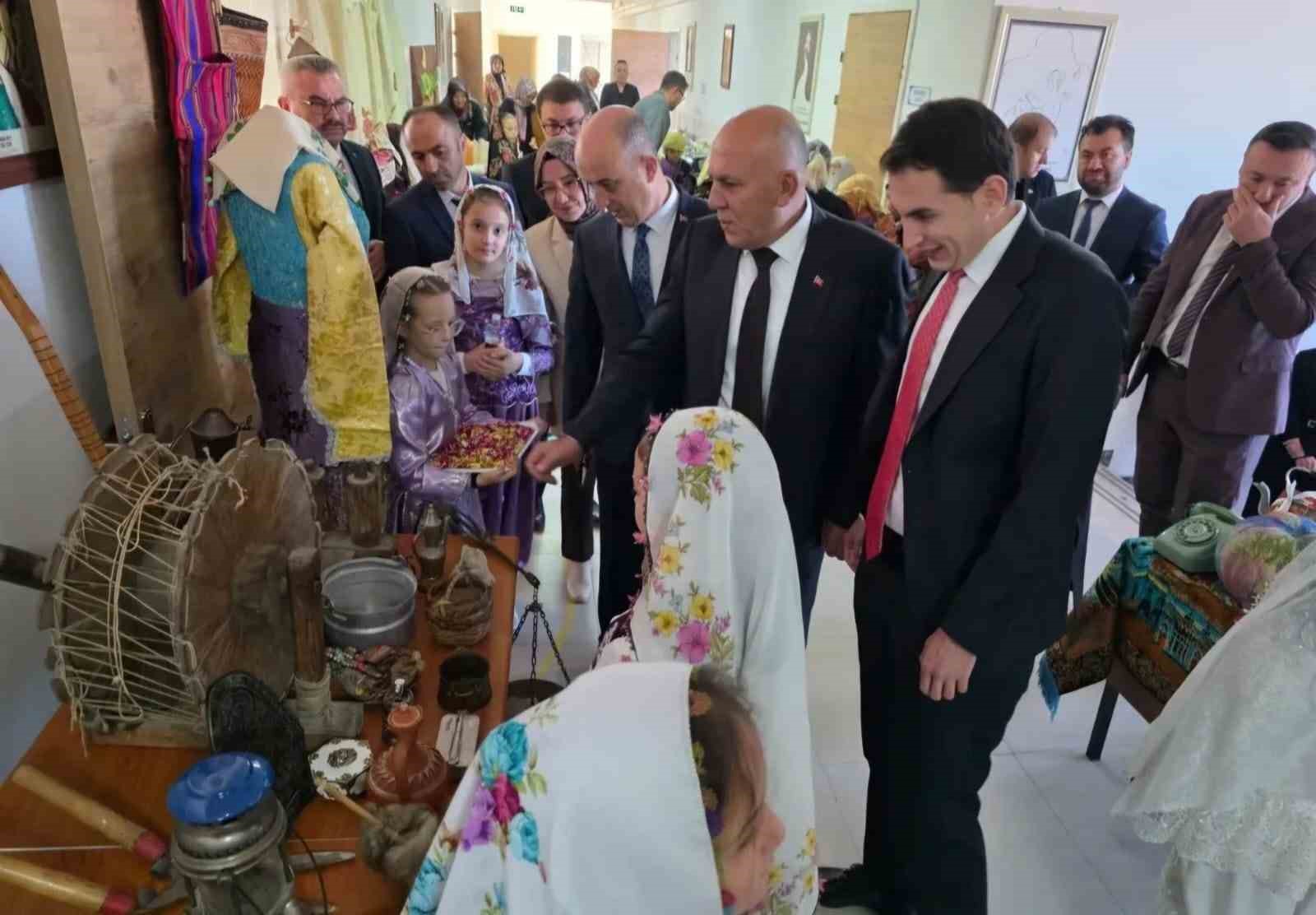 Hisarcıkta miniklere yerli malı kullanımının ülke ekonomisine katkıları anlatıldı