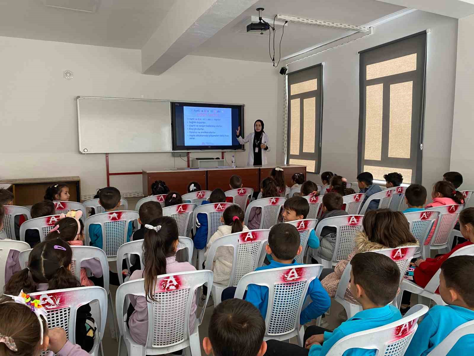 Hisarcık'ta öğrencilere sağlıklı beslenme ve ağız diş sağlığı eğitimi