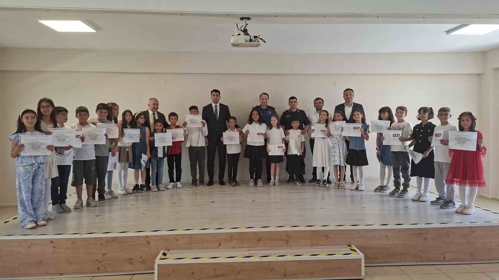 Hisarcıkta öğrencilerin karne heyecanı