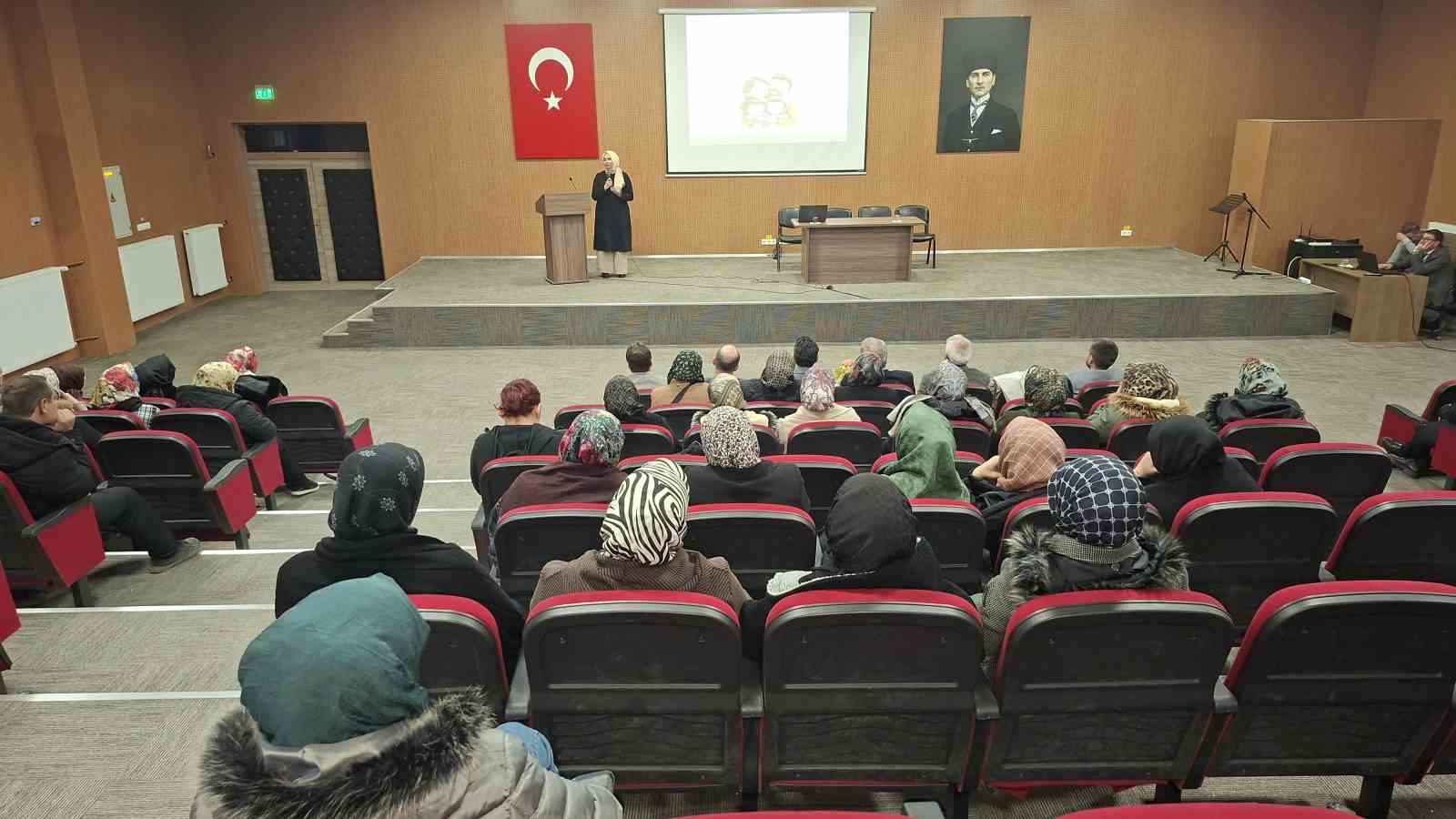 Hisarcıkta Sağlıklı Ailede Roller ve İlişkiler başlıklı konferans