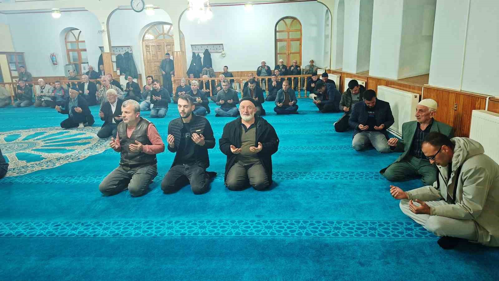 Hisarcıkta şehit ve vefat eden öğretmenler için mevlit okutuldu