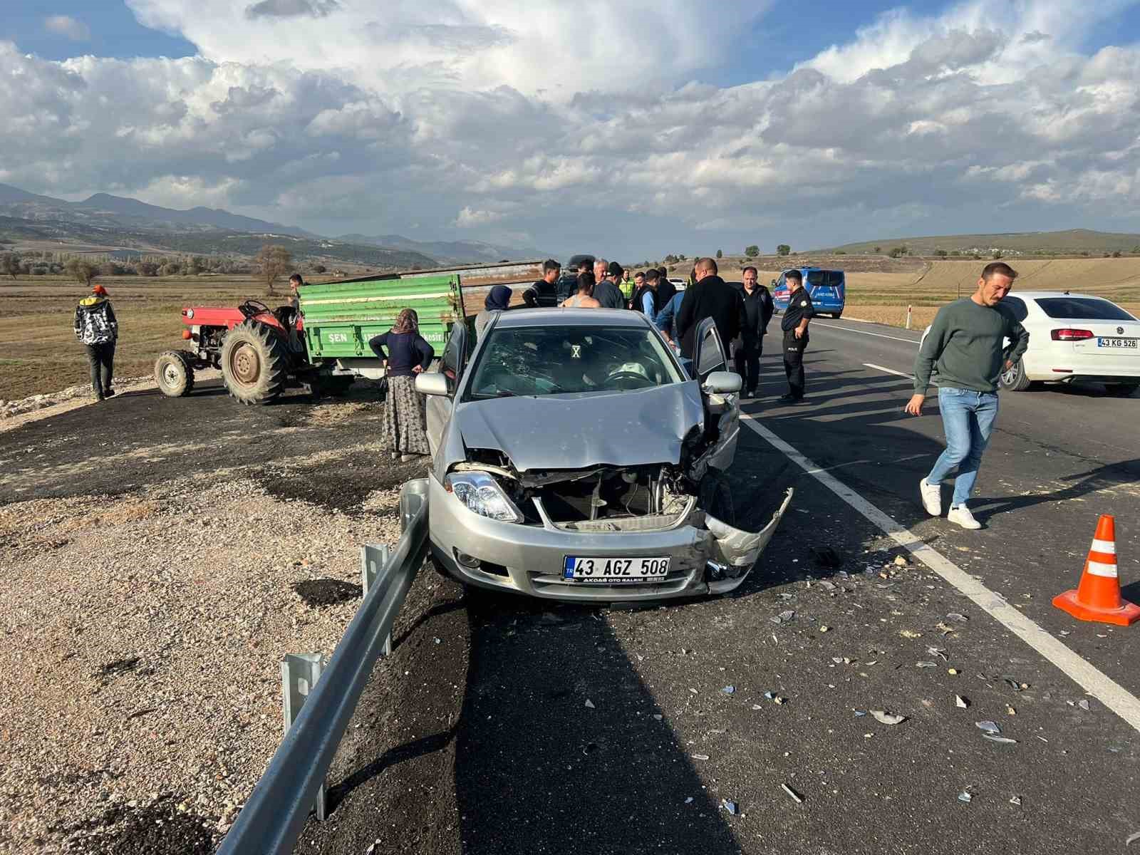 Hisarcık'ta traktörle otomobil çarpıştı: 1 yaralı