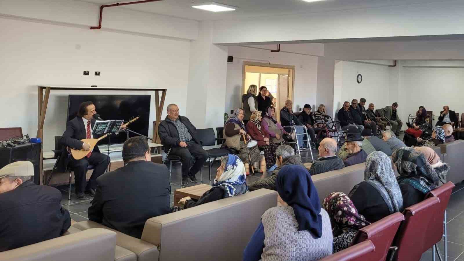 Huzurevi sakinlerine özel konser