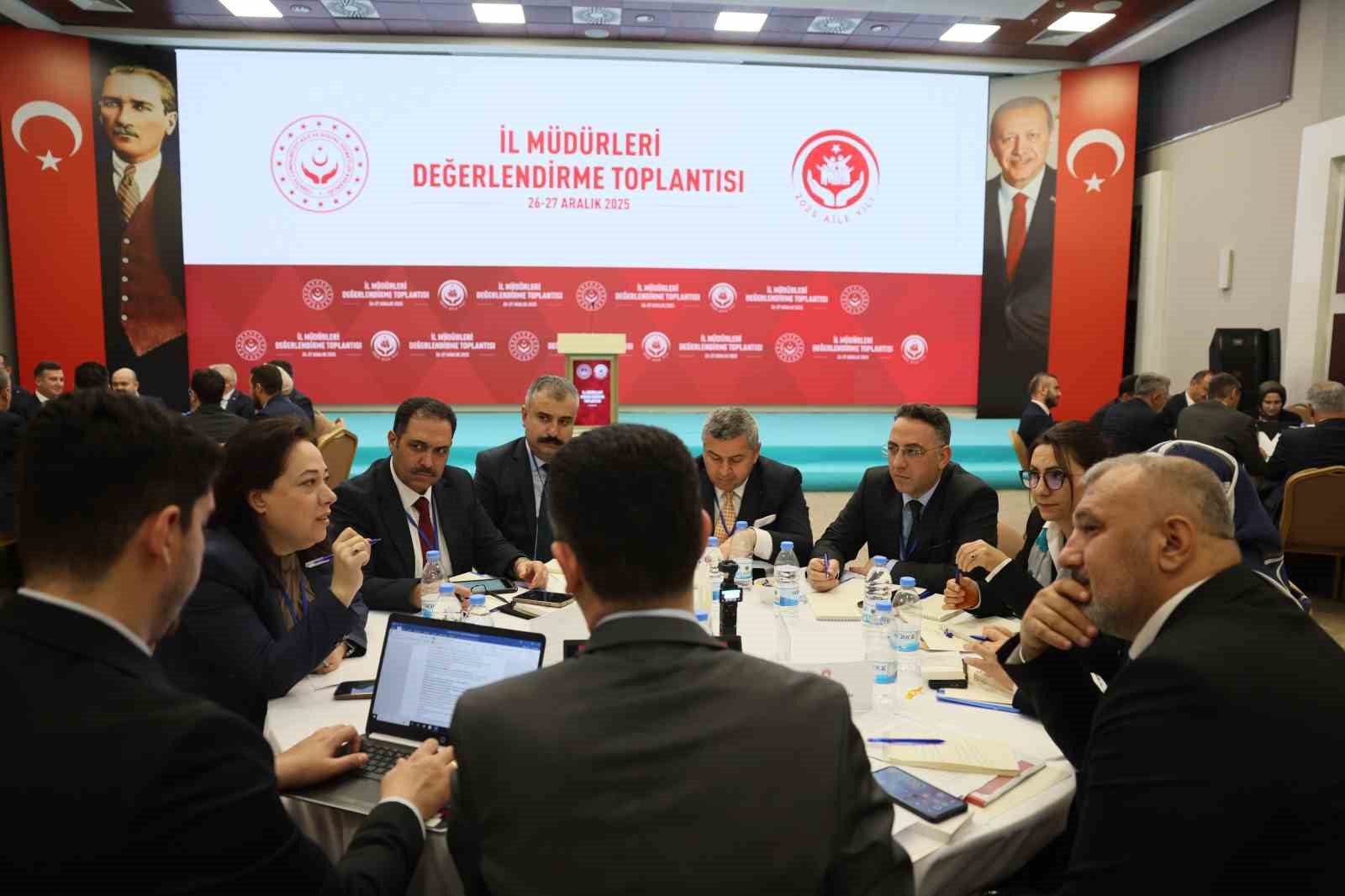 İl Aile ve Sosyal Politikalar Müdürü Bayrak, İl Müdürleri Değerlendirme Toplantısına katıldı
