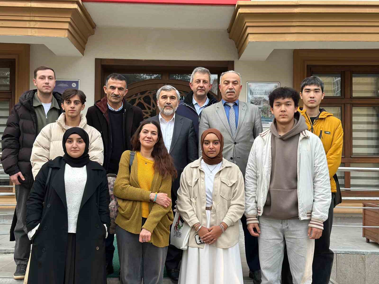 İlk kamu kuruluş ziyaretini Müftü Güle yaptılar