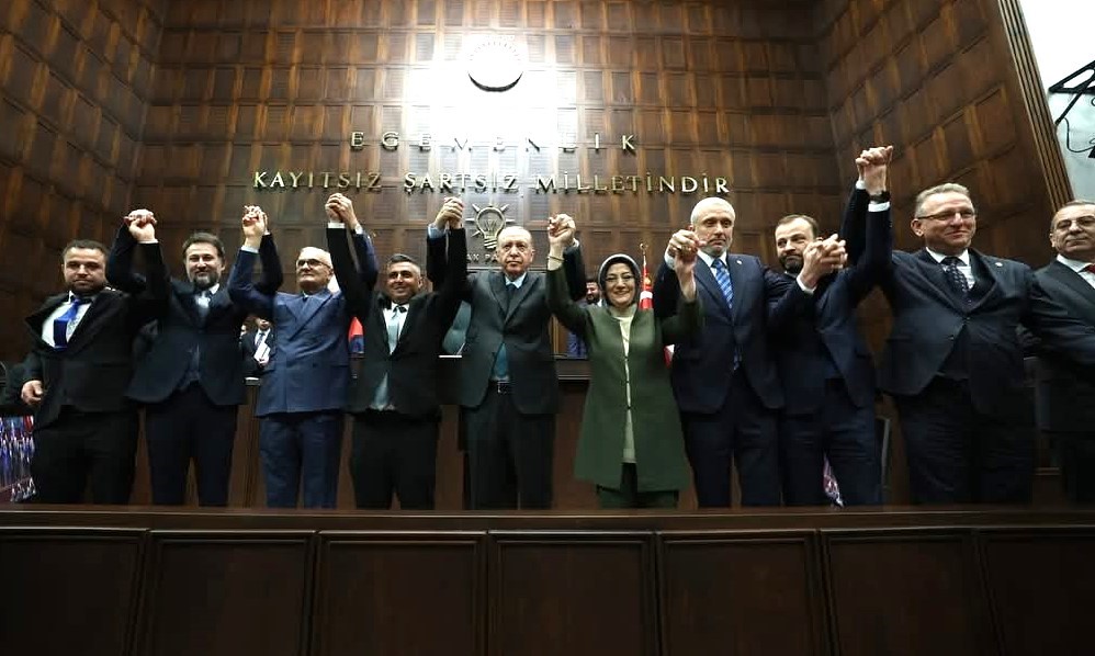 İYİ Partiden istifa eden Yenikent Belediye Başkanı Öztürk, AK Partiye katıldı
