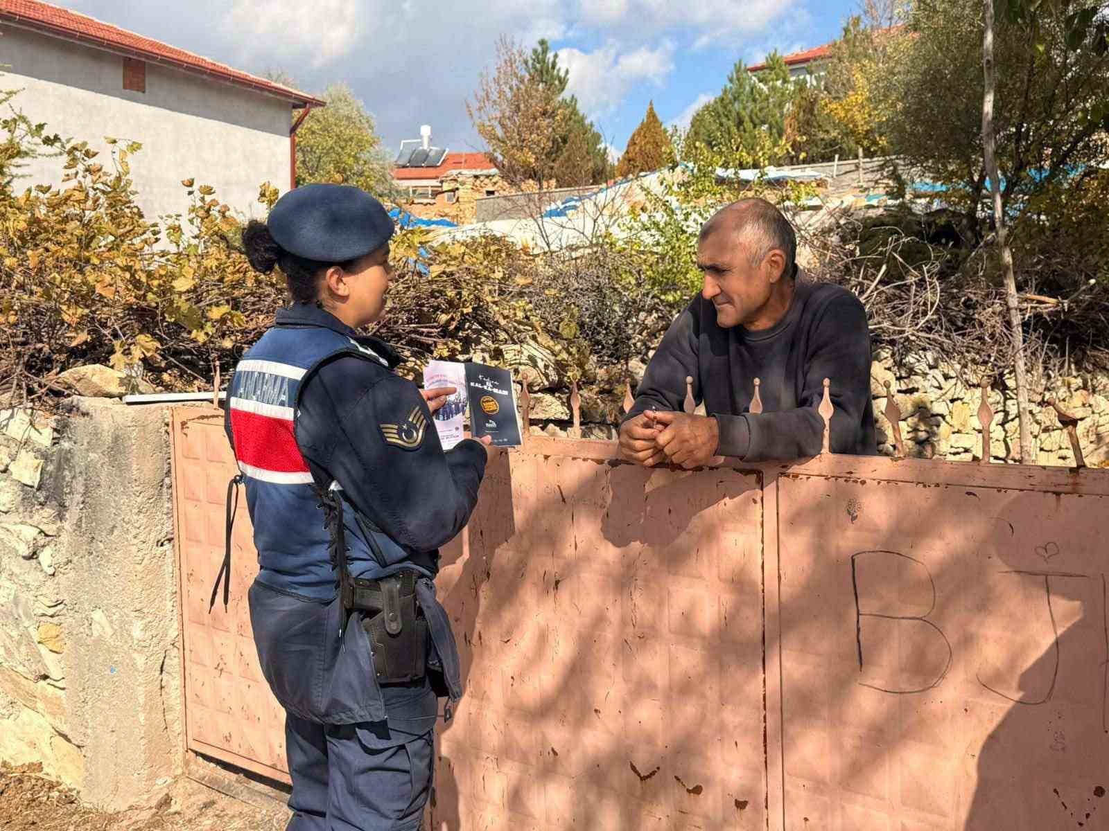 Jandarma Bayatta kadına şiddetle mücadeleyi anlattı