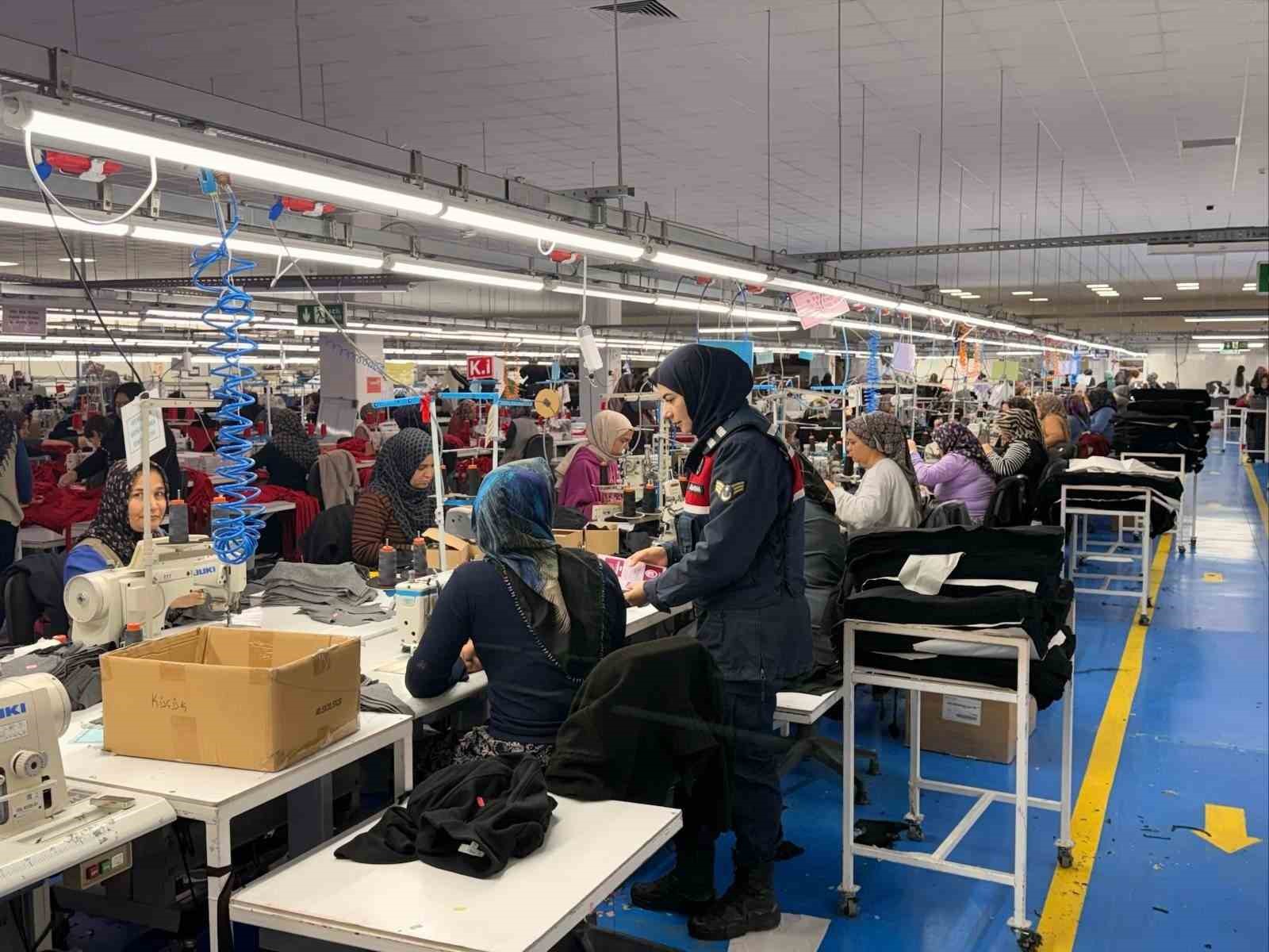 Jandarma kadınlara KADES uygulamasını tanıttı